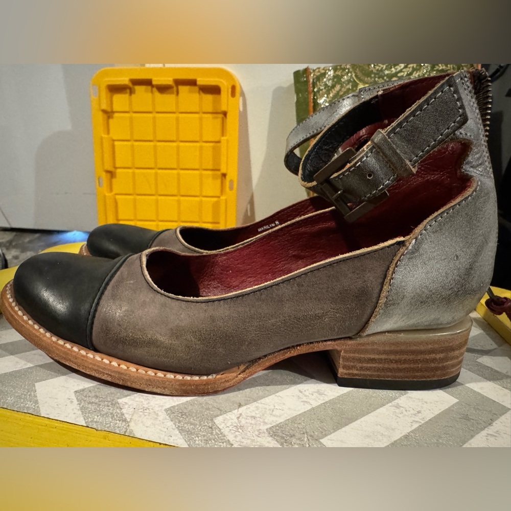 Freebird Marilyn Ankle Strap Flats shoes Women’s Size 8 Stone Multi $225